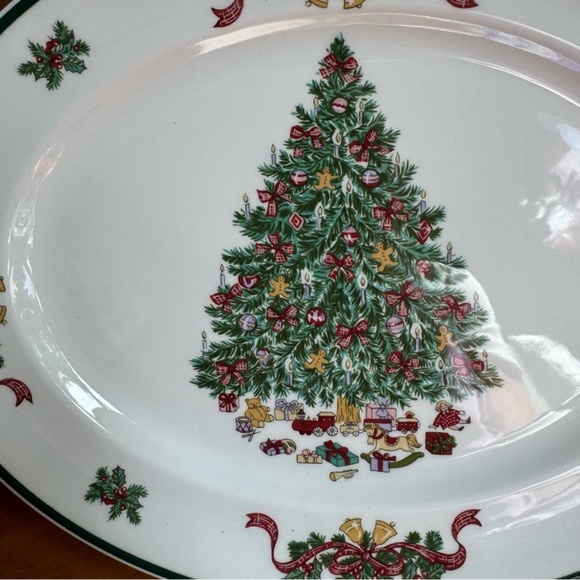 Johnson Brothers Victorian Christmas 12 Inch Platter England 1883 - Picture 8 of 8